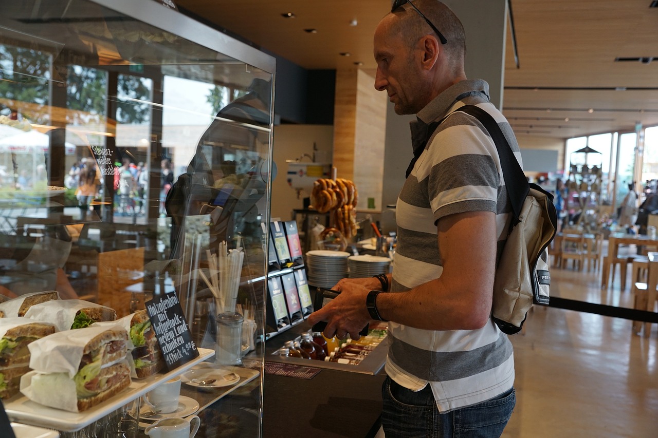 bakery, shopping, man-793856.jpg