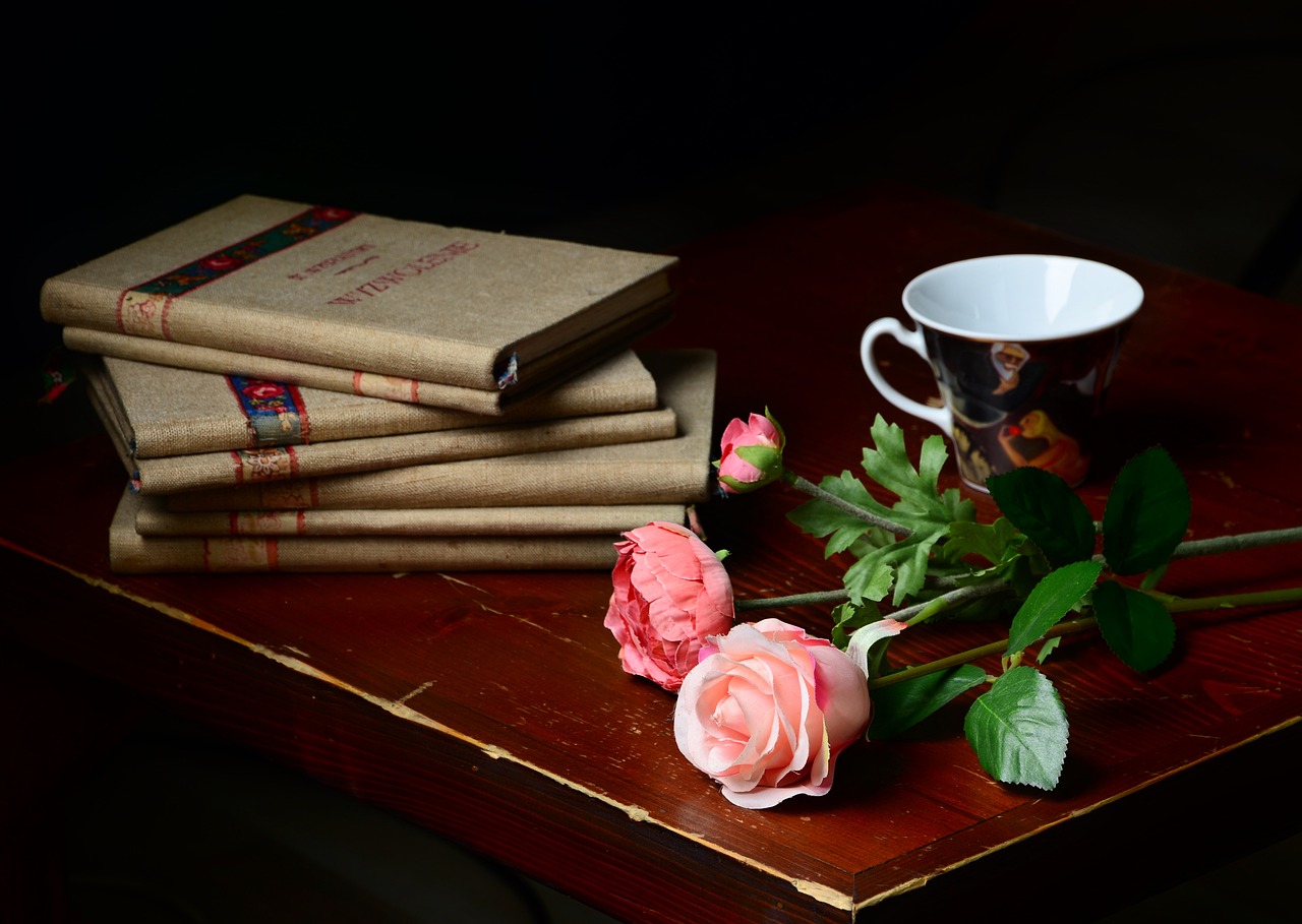 books, roses, flowers-6622139.jpg